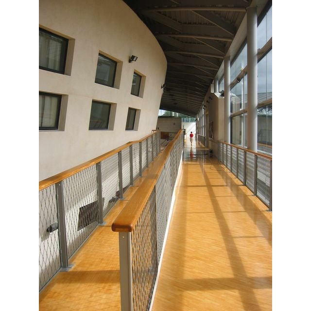 Couloir Ã l'étage reliant les différents pavillons